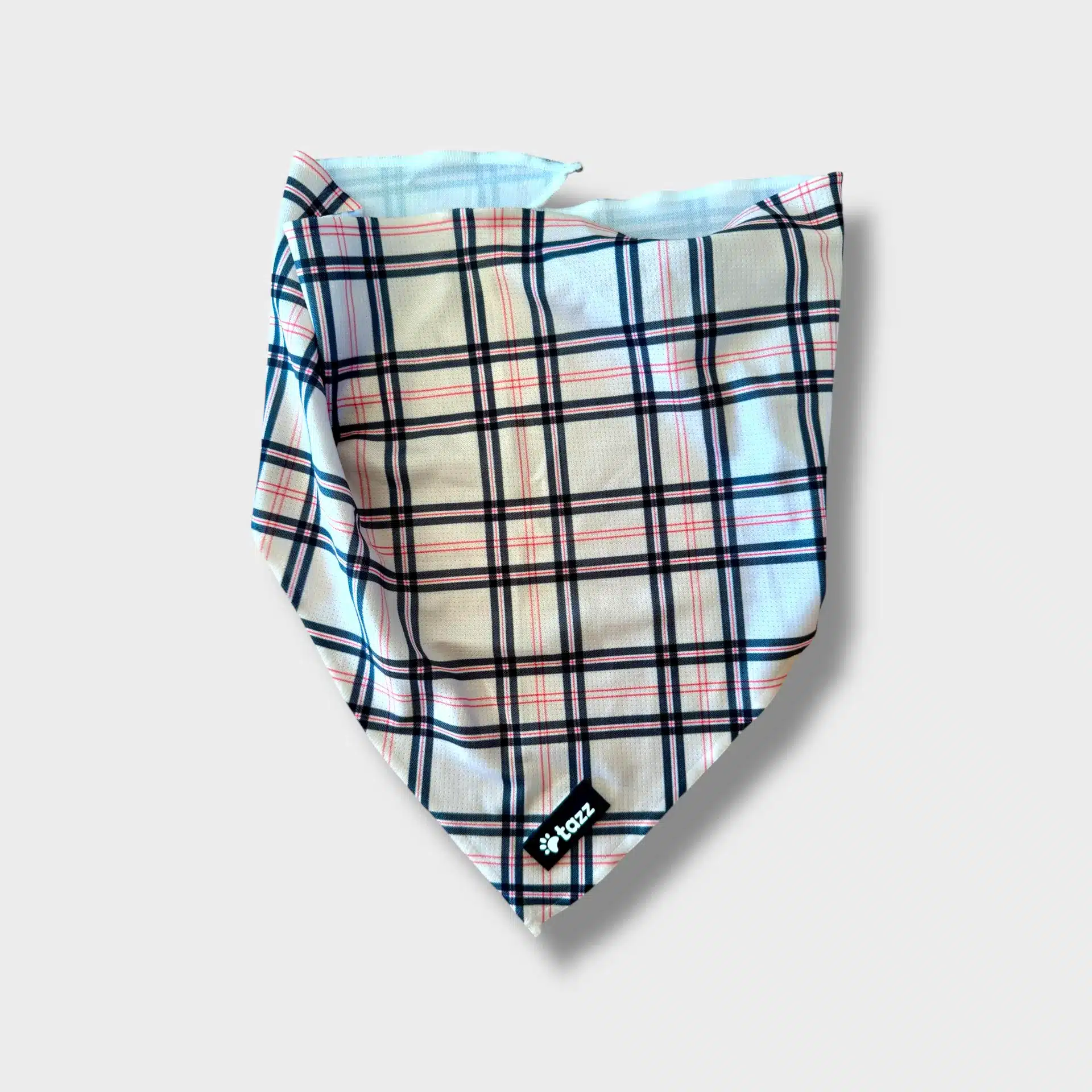 Detaljbild på Tazz Furburry hund bandana i rött, beige, mörkblått rutigt mönster