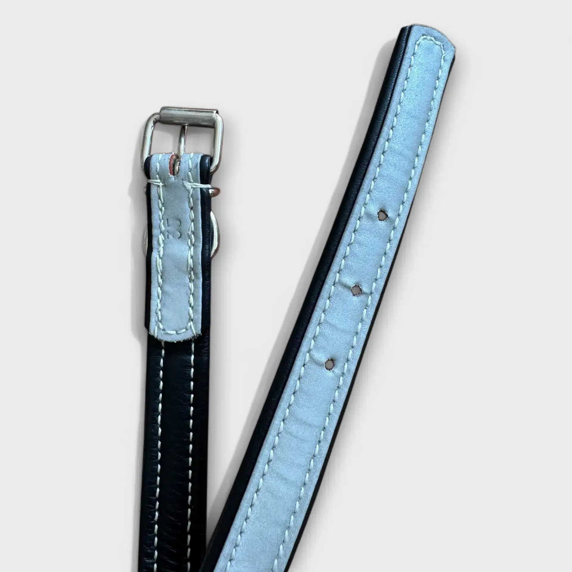 Reflective Leather Dog Collar, 35 cm. Very good condition.